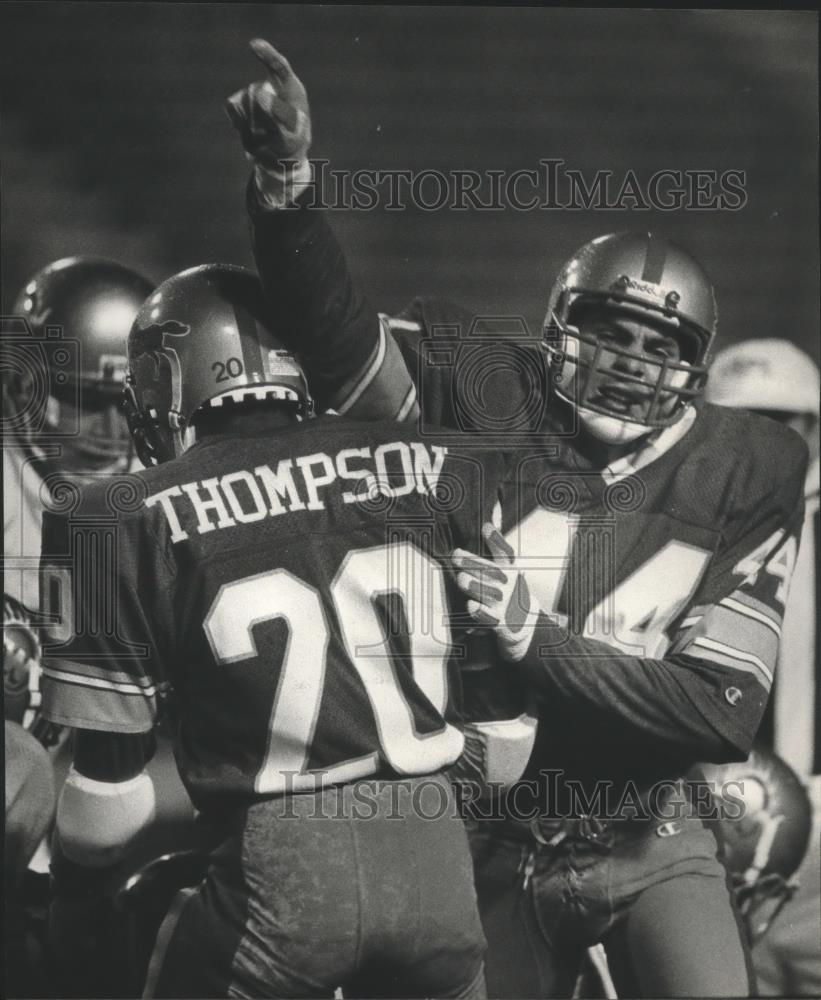 1983 Press Photo Birmingham Stallions Football Players Cesare And Thompson - Historic Images