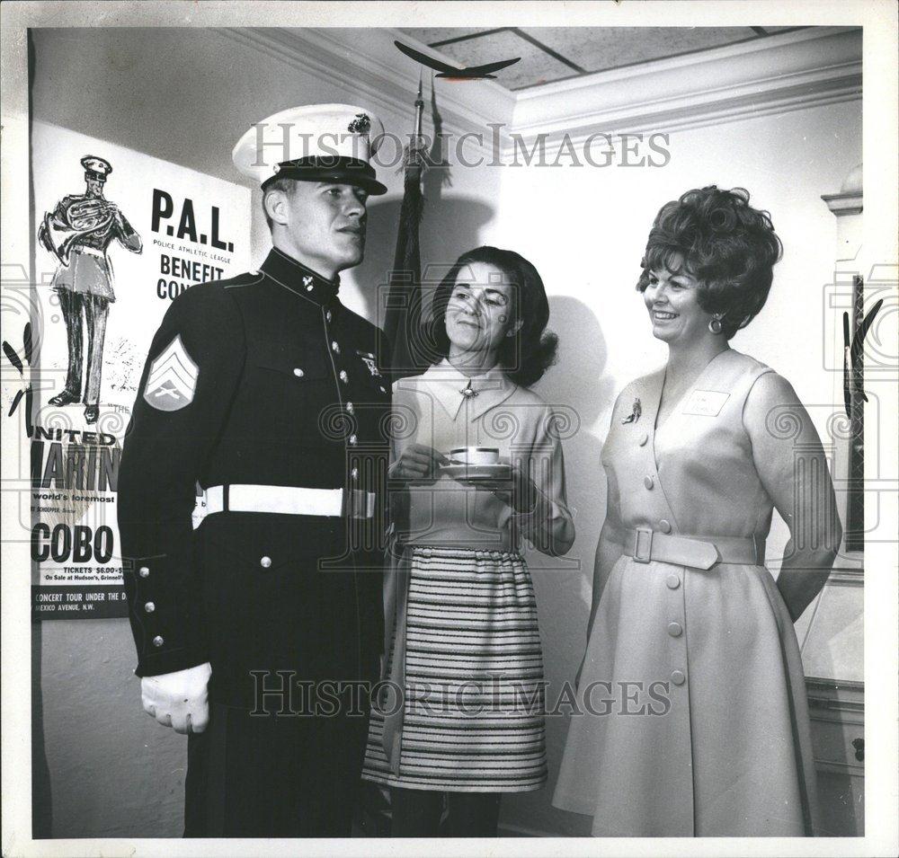 1971 Press Photo Roman Gribbs John Nichols police wife - RRV46953 - Historic Images