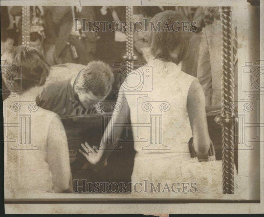 1968 Press Photo Sen Robert F Kennedy Actor Funeral - RRV49023 - Historic Images