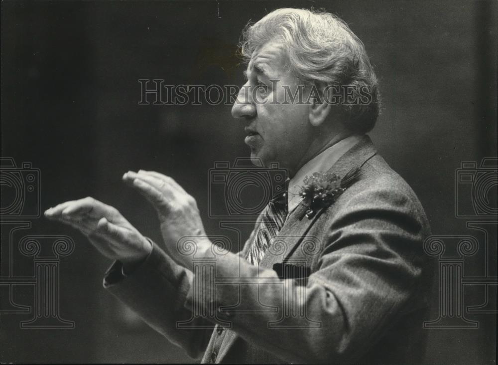 1981 Press Photo Conductor Leon Muskatevc, Milwaukee USPEH Slovenian Chorus - Historic Images