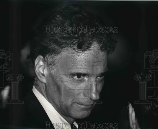 1990 Press Photo Consumer Advocate Ralph Nader speaks in Milwaukee - mjb70786 - Historic Images