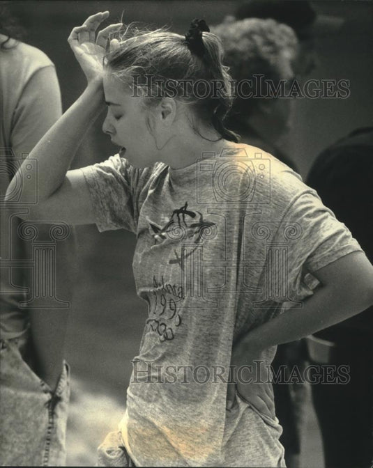1992 Press Photo Lifeguard Julie Muenster- John Esselman search Pewaukee Lake - Historic Images