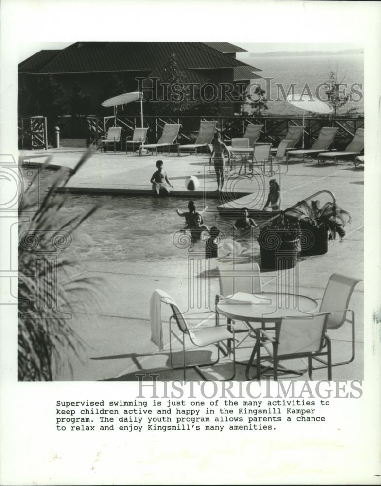 1992 Press Photo Children Swimming at Kingsmill Hotel&#39;s Kamper Program - Historic Images