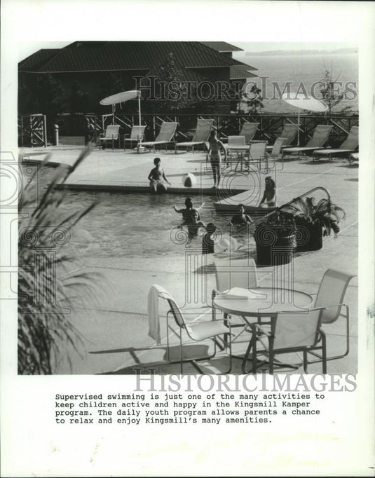 1992 Press Photo Children Swimming at Kingsmill Hotel's Kamper Program - Historic Images