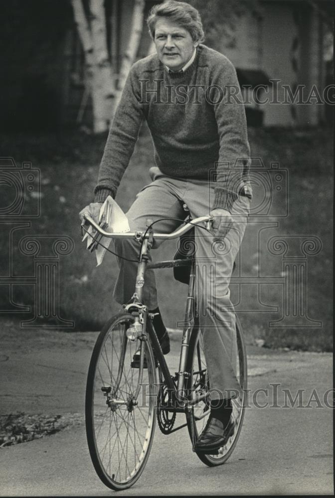 1984 Press Photo Incumbent, Rod Johnston, Campaigning on Bike - mjb85260 - Historic Images