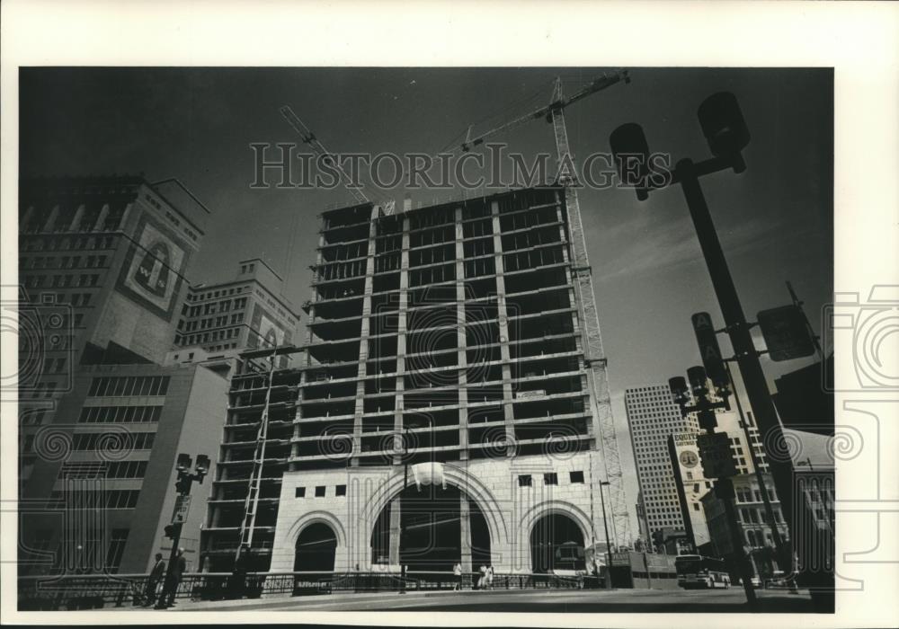 100 East Wisconsin Building, 1988 vintage press photo print - Historic ...