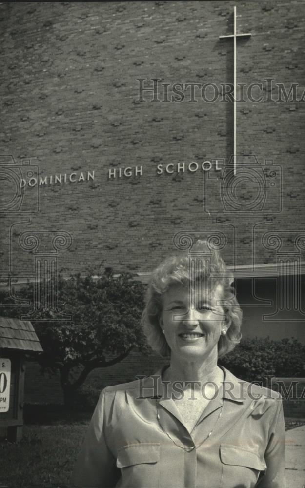 1989 Press Photo Carol Roche, president of Dominican High School, Whitefish Bay - Historic Images