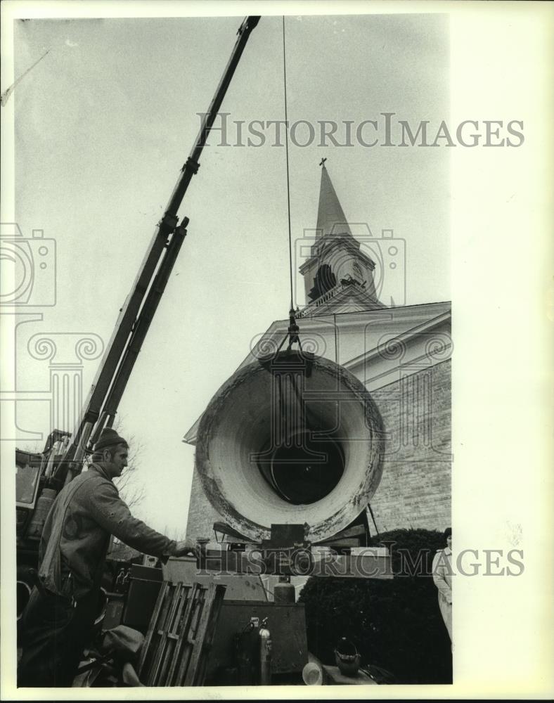 1982 Press Photo New bell for St. Christopher&#39;s Episcopal Church, River Hills - Historic Images