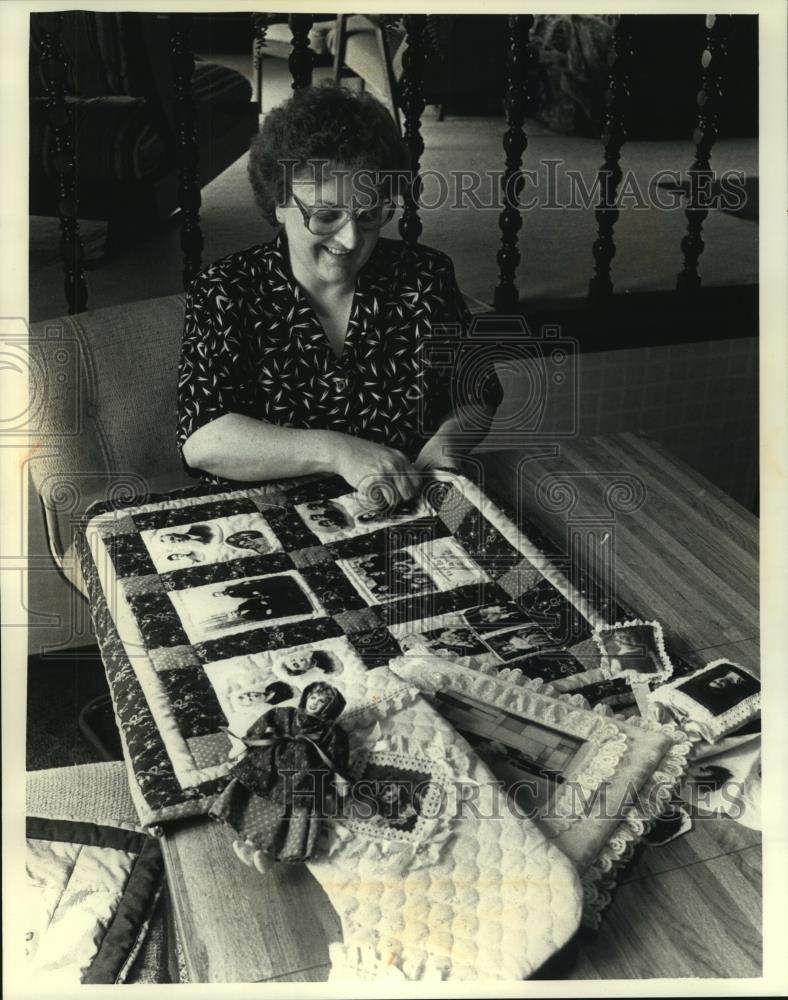 1991 Press Photo Wisconsin author, Linda Pischke works on sewing projects - Historic Images