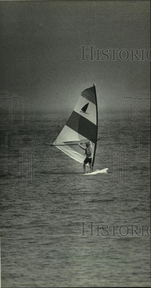 1982 Press Photo Windsurfer near Bradford Beach on Lake Michigan - mjb86582 - Historic Images