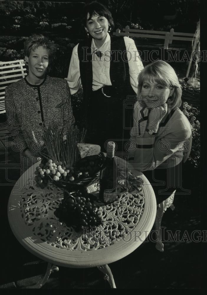 1990 Press Photo Planned Parenthood Patti Levy, Margie Mika, and Elissa Franke - Historic Images