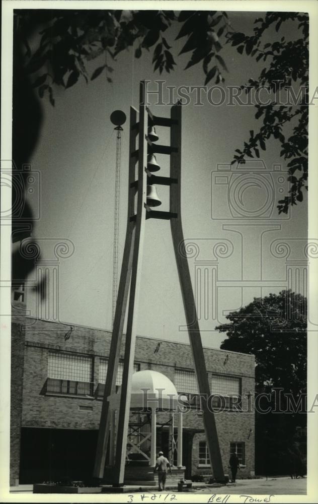 1979 Press Photo The recently raised tower at Sacred Heart Catholic Church - Historic Images