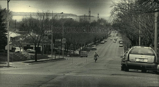 1988 Press Photo St. Francis Wisconsin, tiny streets that lead to Memorial Park - Historic Images