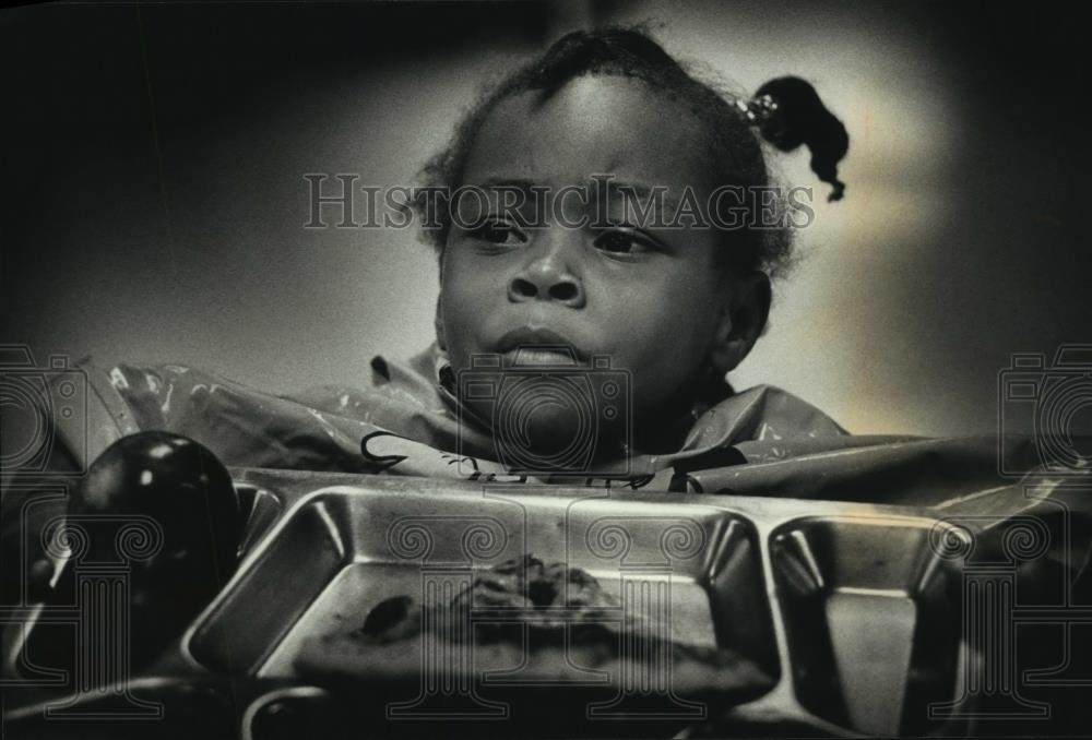 1989 Press Photo Girl holds tray during meal program at St Francis Church - Historic Images