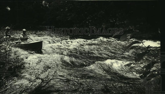 1980 Press Photo Jay Reed & Max Harter canoe on the St. Croix River, Wisconsin - Historic Images