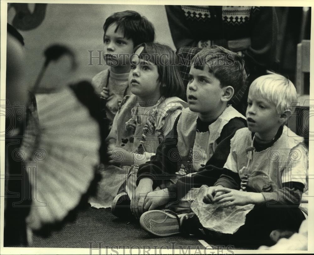 1986 Press Photo Children at S. Aemillian Preschool and Primary Learning Center - Historic Images