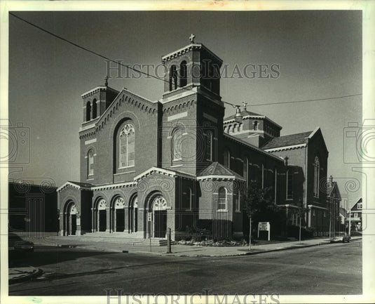 1981 Press Photo St. Anne's Catholic Church starts energy conservation program. - Historic Images
