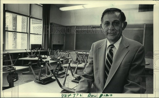1984 Press Photo Donald Pirozzoli, retired principal, Wisconsin - mjb87461 - Historic Images