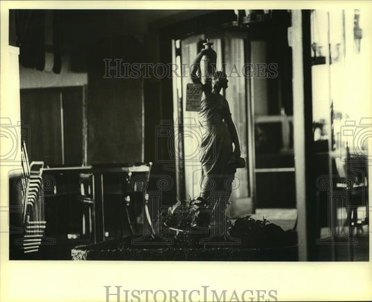 1980 Press Photo Shown, Plankinton House, furnishings for sale. - mjb87533 - Historic Images
