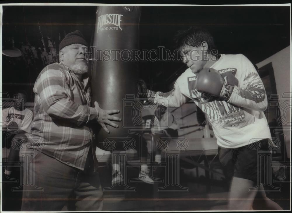 1994 Press Photo Steve Romero and son, Javino, Al Moreland&#39;s Boxing Club, - Historic Images