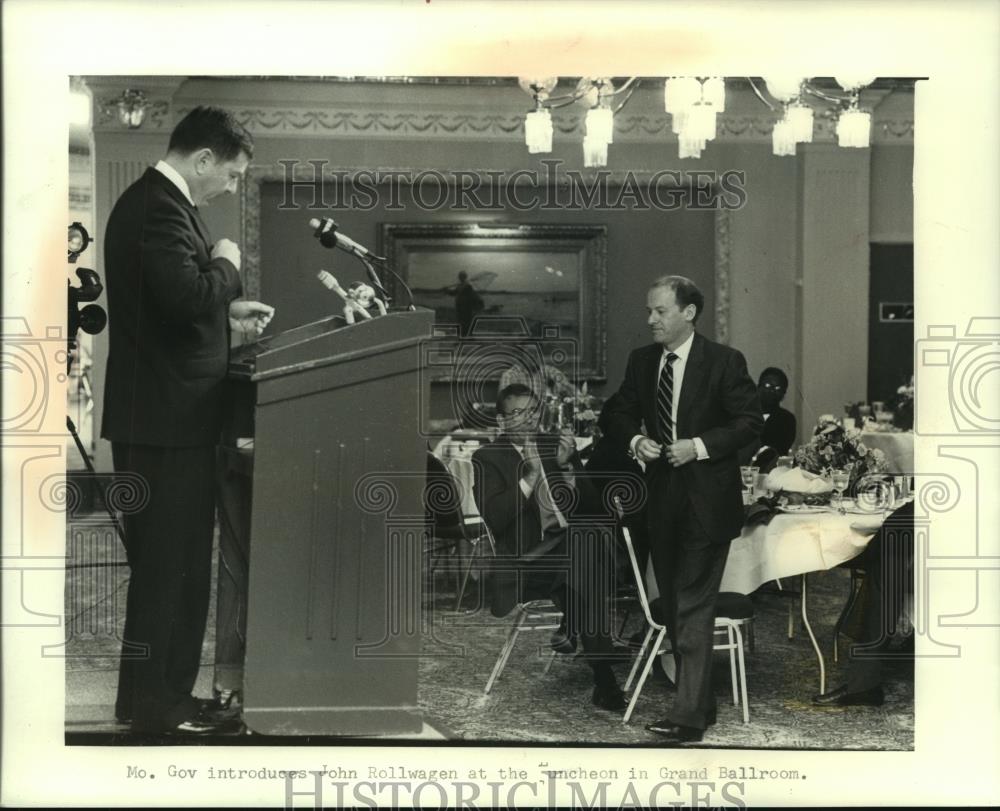 1989 Press Photo Missouri Gov. Ashcroft introduces John Rollwagen, Cray Research - Historic Images