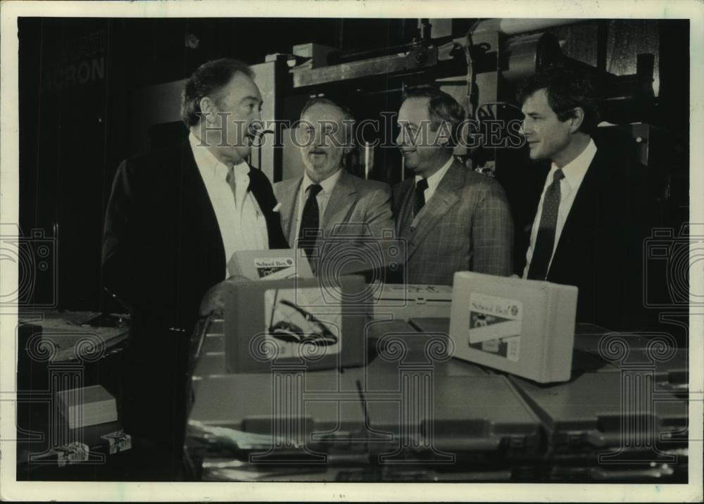 1988 Press Photo State Investment Board members at W.T. Rogers in Madison. - Historic Images