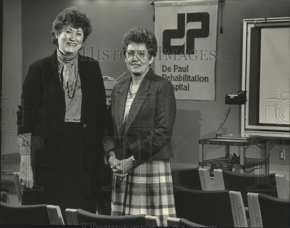 1986 Press Photo Milwaukee therapist Marianne Coyle &amp; Marge Rock - mjb88007 - Historic Images