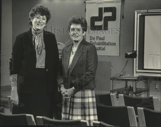 1986 Press Photo Milwaukee therapist Marianne Coyle & Marge Rock - mjb88007 - Historic Images