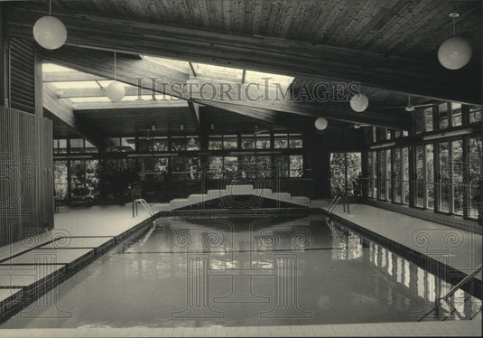 1986 Press Photo New 20-foot-by-40-foot indoor swimming pool - mjb88068 - Historic Images
