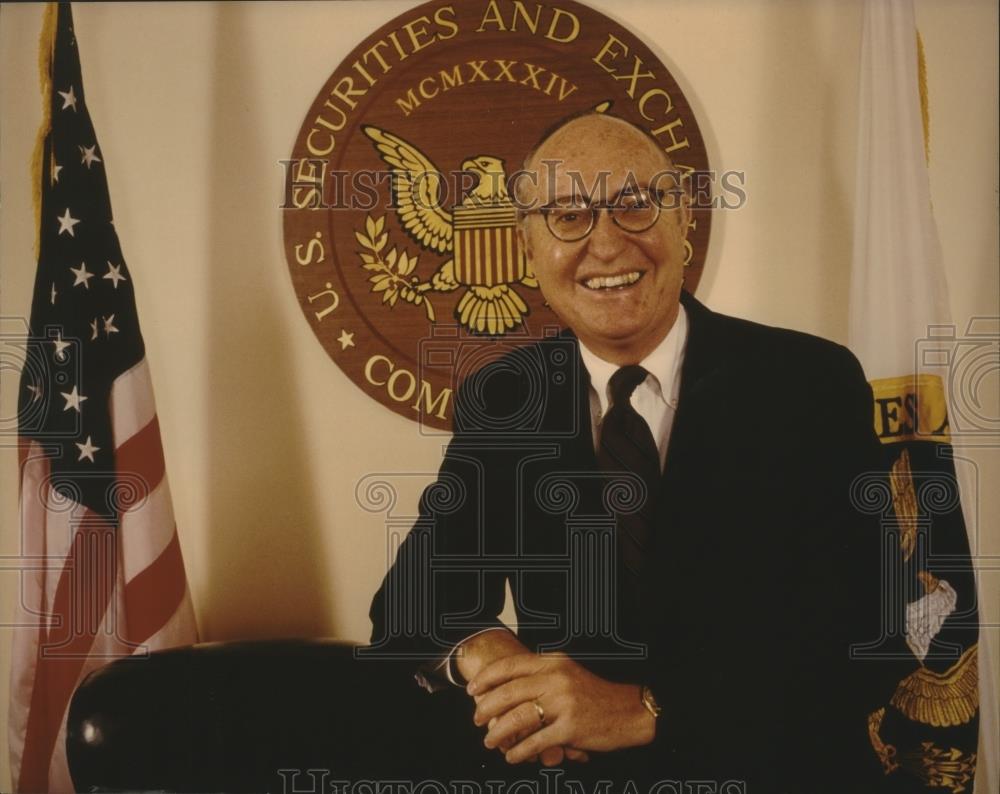 1988 Press Photo David S. Ruder, smiling and in his office, Washington D. C. - Historic Images