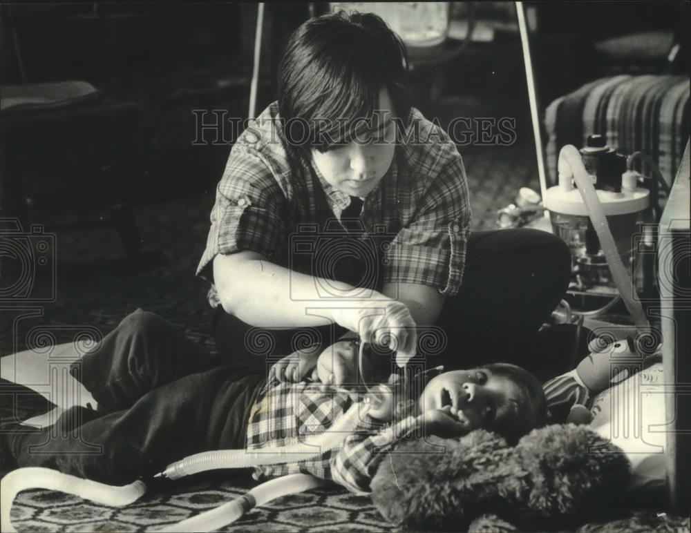 1982 Press Photo Patricia Salo and son Eric, bronchopulmonary dysplasia, Hobart - Historic Images