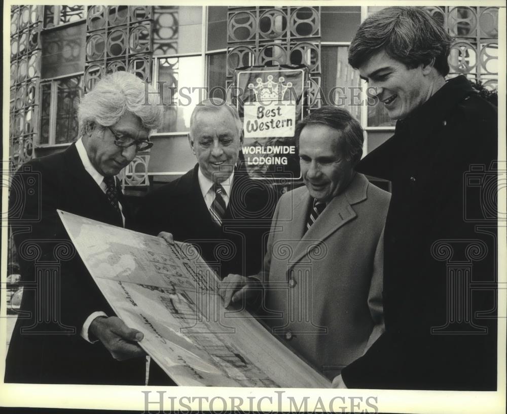 1982 Press Photo Members looking at plans for Astor Hotel &amp; Conference Center - Historic Images