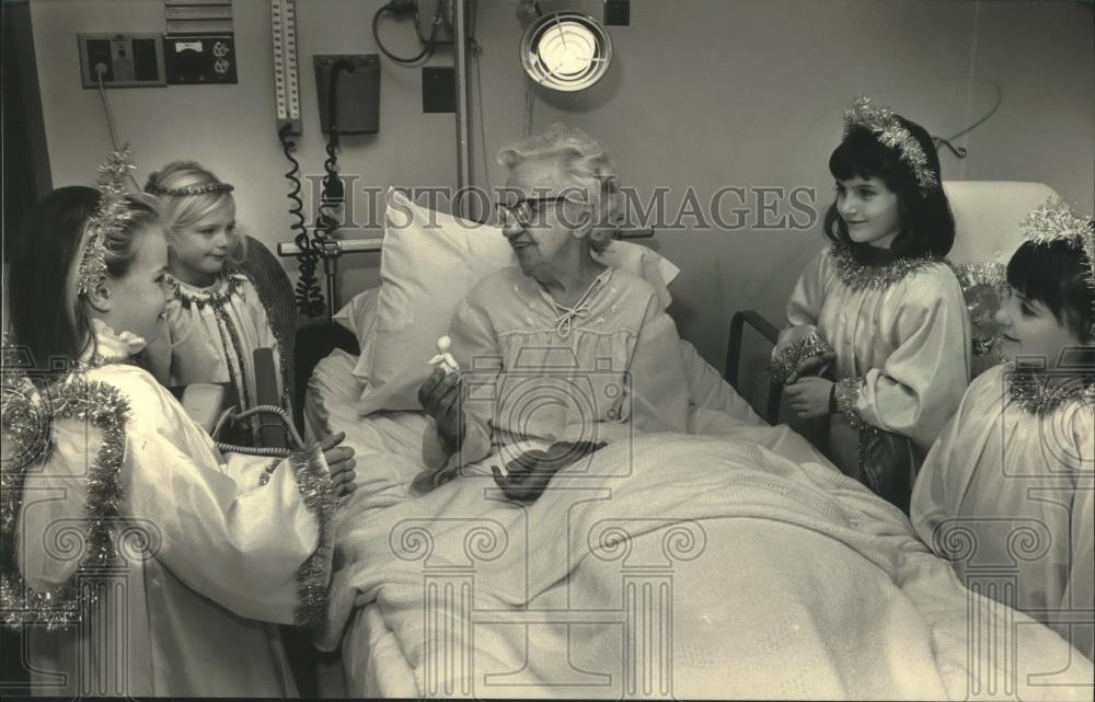 1987 Press Photo Florence Lehr, A Patient at Saint Joseph&#39;s Hospital - mjb88638 - Historic Images