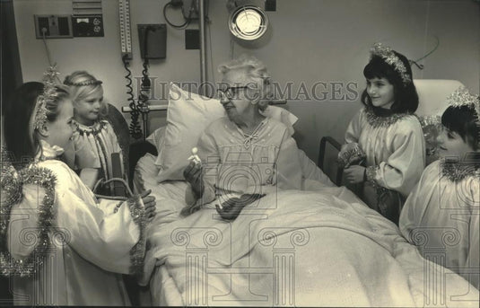 1987 Press Photo Florence Lehr, A Patient at Saint Joseph's Hospital - mjb88638 - Historic Images