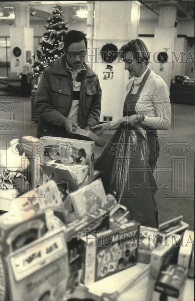 1989 Press Photo Salvation Army toy drive, Milwaukee - mjb88860 - Historic Images