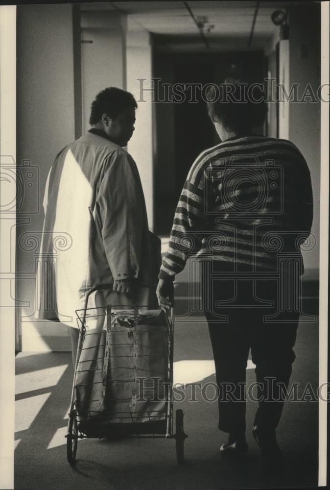 1990 Press Photo Salvation Army Social Service Emergency Lodge, Milwaukee - Historic Images