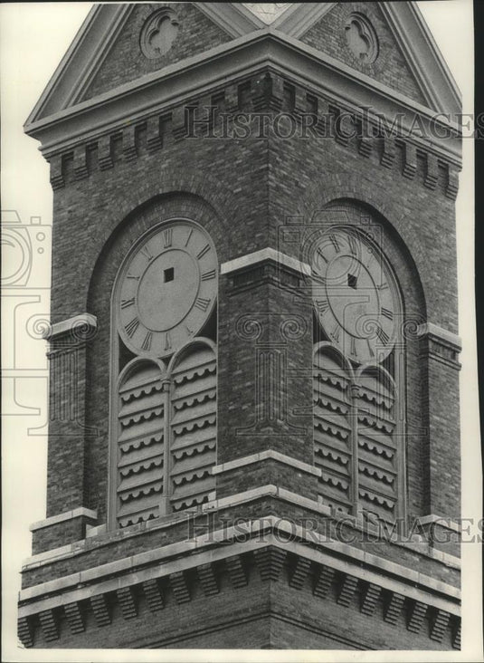 1979 Press Photo Clock tower St. Lawrence's Catholic Church, Milwaukee - Historic Images
