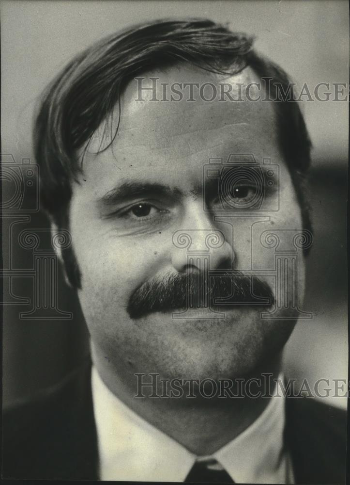 1983 Press Photo Michael Salkowski, instructor, Nicolet High School, Milwaukee - Historic Images