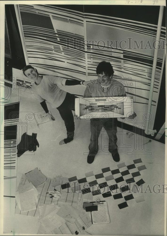 1985 Press Photo Betty Salamun and Dennis Coffey showing their "Matrix" project. - Historic Images