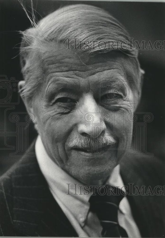 1976 Press Photo Harrison Salisbury Author "Without Fear or Favor" at Marquette - Historic Images