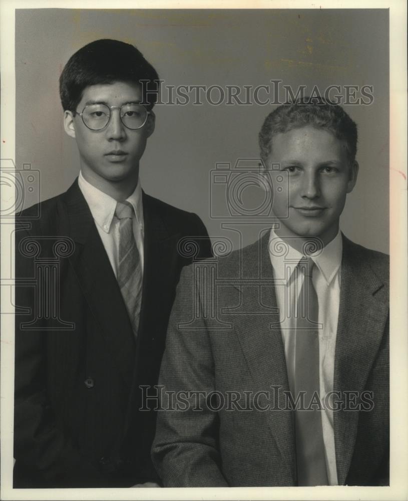 1991 Press Photo Top graduates Andrew Laures, Erick Chan-Marquette University HS - Historic Images