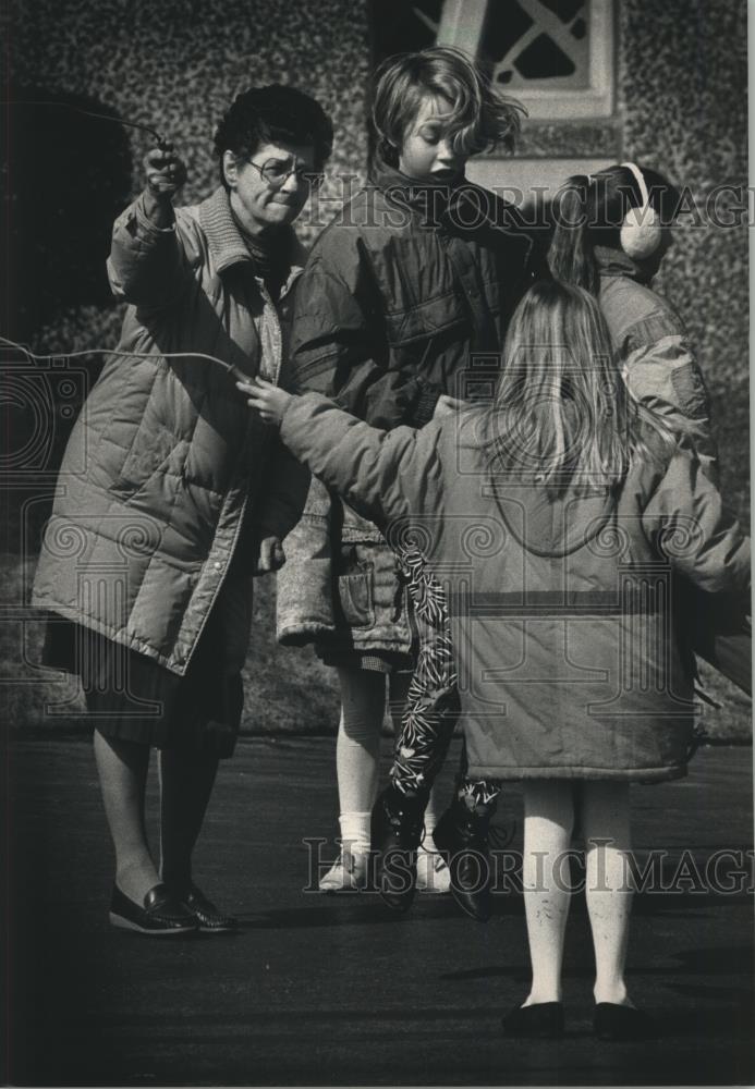 1992 Press Photo St. Rita&#39;s School, Puhek and Jenny Kordus jump rope - mjb89159 - Historic Images