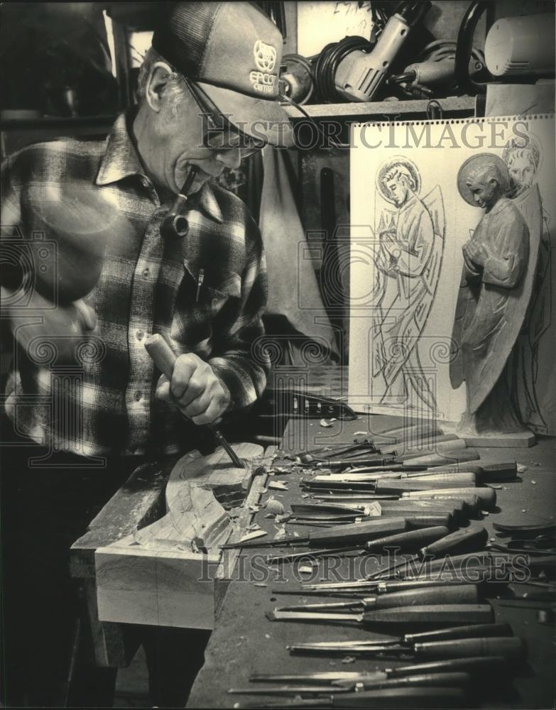 1997 Press Photo Robert Danner carves statue in Brookfield home for St. Stephen - Historic Images