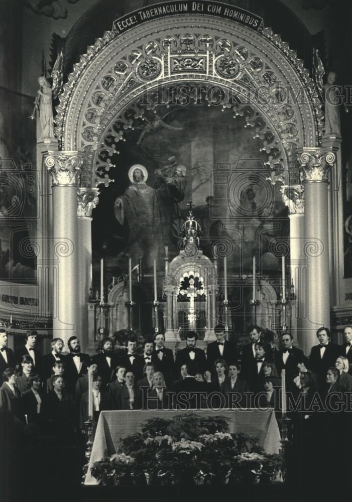 1987 Press Photo Akademicki Chor Organum of Krakow, Poland performing. - Historic Images