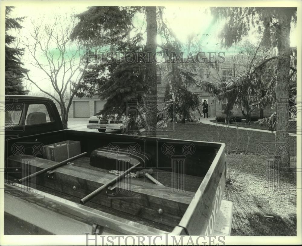 1983 Press Photo Pickup used by officials during drug raid in Milwaukee - Historic Images