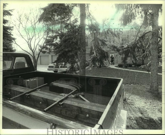 1983 Press Photo Pickup used by officials during drug raid in Milwaukee - Historic Images