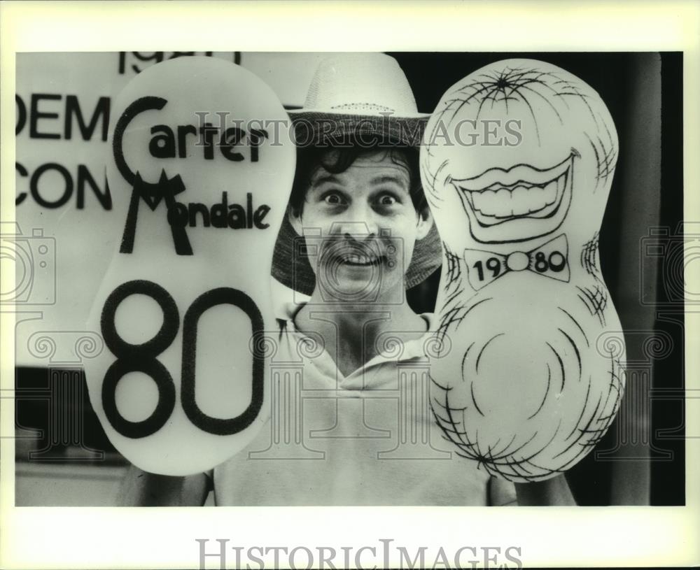 1980 Press Photo This conventioneer was obviously nuts about Carter. - Historic Images