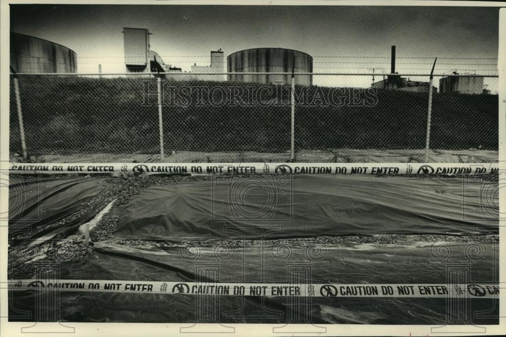 1988 Press Photo Contaminated soil covered with tarps near Reynolds Metals Co. - Historic Images