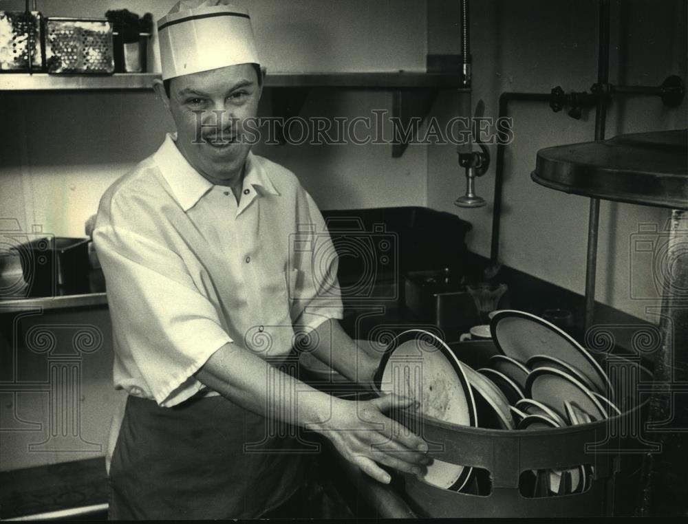 1988 Press Photo Jim Ebert, Portal Industries Worker of the Year in Cedarburg - Historic Images