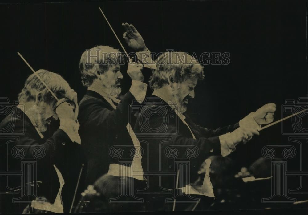 1983 Press Photo Manuel Prestamo conducts Music For Youth Orchestra in Milwaukee - Historic Images